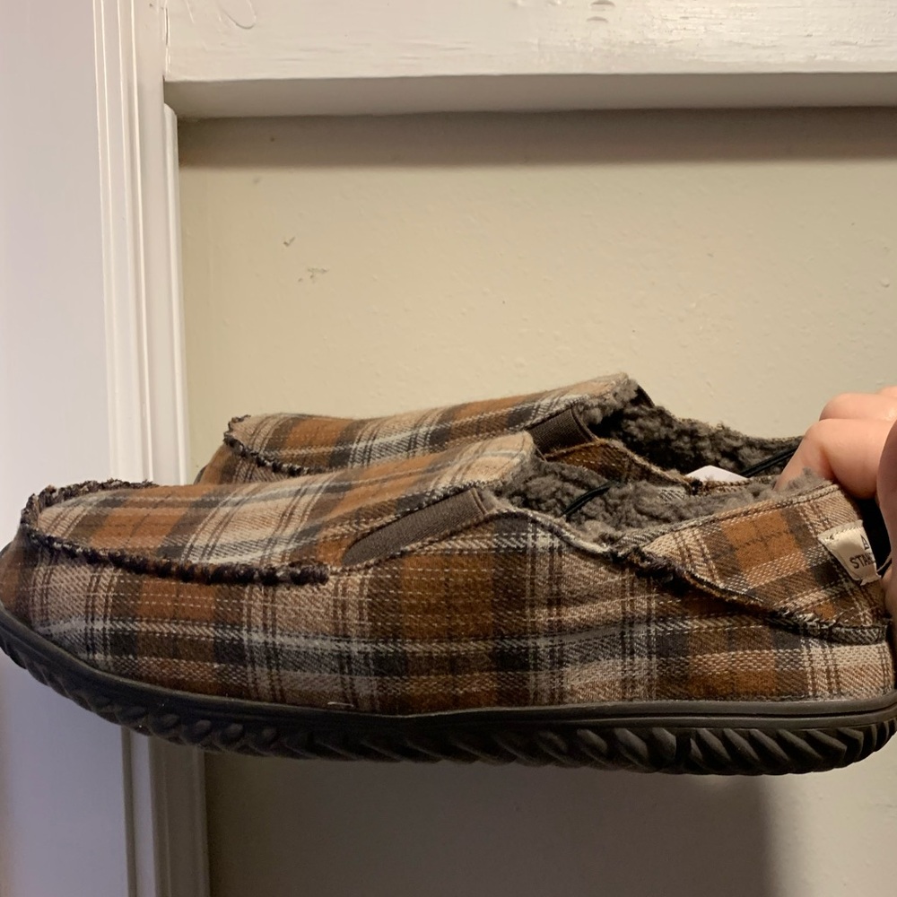 Men’s slippers size 11
